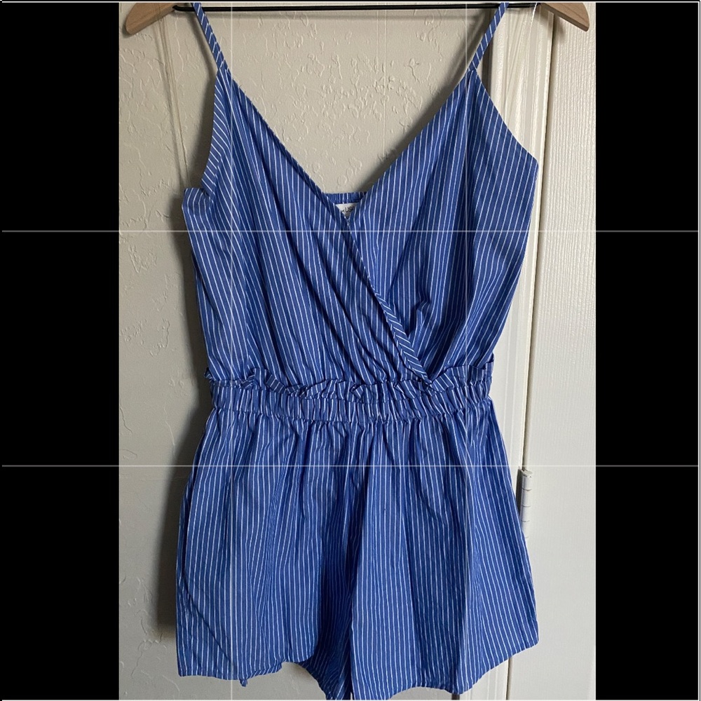 ACTIVE USA Light Blue & White Pinstripe Cinch Waist Romper Size Small - Picture 2 of 14